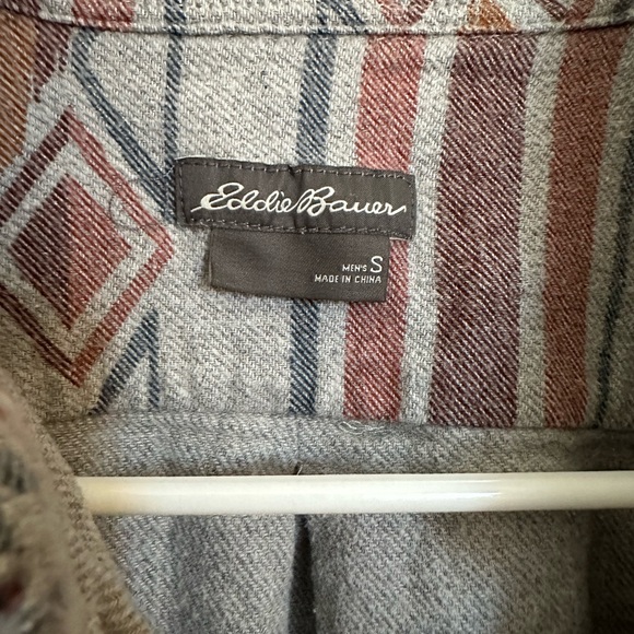 Men’s Eddie Bauer southwestern print flannel - Picture 2 of 2